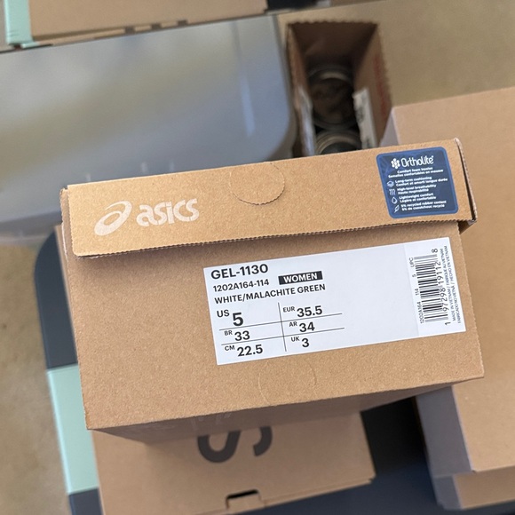 ASICS - Picture 3 of 3